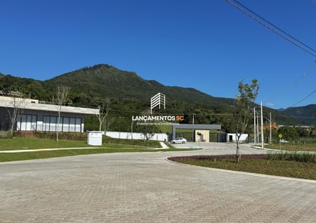 Terreno no bairro Vila Santana em Santo Amaro da Imperatriz - Cód. 1770