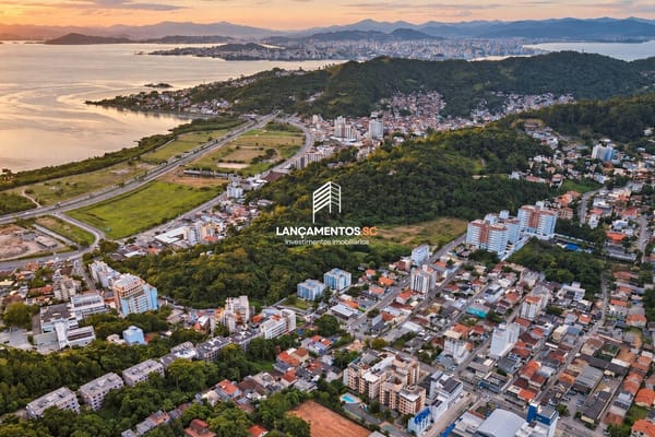 Casa de Condomínio no bairro Pantanal em Florianópolis - Cód. 1729