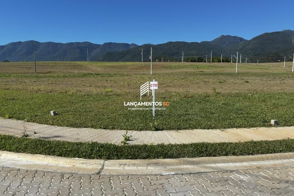 Terreno no bairro Vila Santana em Santo Amaro da Imperatriz - Cód. 1769