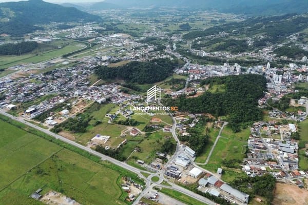 Terreno no bairro Centro em Santo Amaro da Imperatriz - Cód. 1998