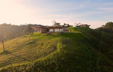 Casa em condomínio de alto padrão em Rancho Queimado