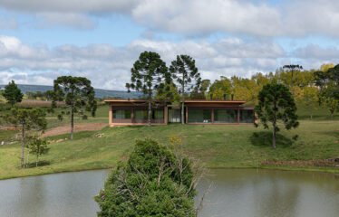 Casa em condomínio de alto padrão em Rancho Queimado
