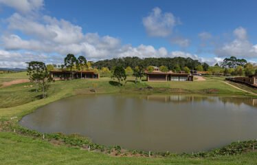 Casa em condomínio de alto padrão em Rancho Queimado