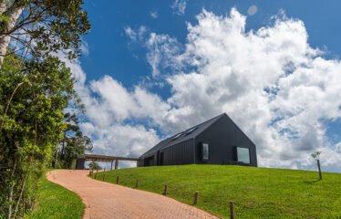 Casa em condomínio de alto padrão em Rancho Queimado