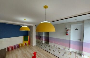 Apartamento semimobiliado no Estreito