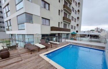 Apartamento semimobiliado no Estreito
