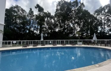 Amplo apartamento, semimobiliado no Itacorubi