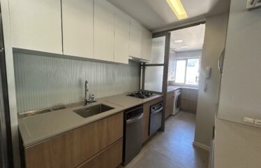 Amplo apartamento, semimobiliado no Itacorubi