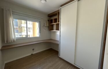 Amplo apartamento, semimobiliado no Itacorubi
