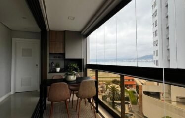Apartamento semimobiliado no Estreito
