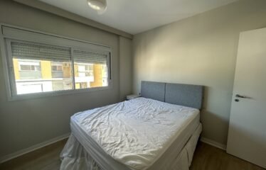 Amplo apartamento, semimobiliado no Itacorubi