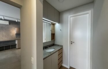 Amplo apartamento, semimobiliado no Itacorubi
