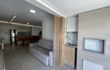 Amplo apartamento, semimobiliado no Itacorubi