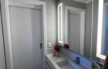 Apartamento semimobiliado no Estreito