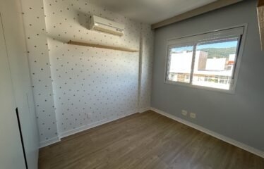 Amplo apartamento, semimobiliado no Itacorubi