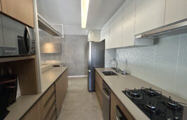 Amplo apartamento, semimobiliado no Itacorubi