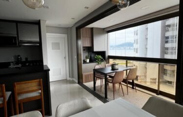 Apartamento semimobiliado no Estreito