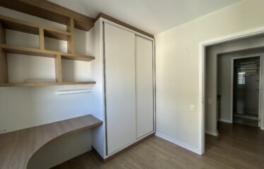 Amplo apartamento, semimobiliado no Itacorubi