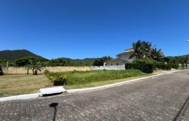 Terreno com 513m² no Condomínio Casablanca em Cacupé